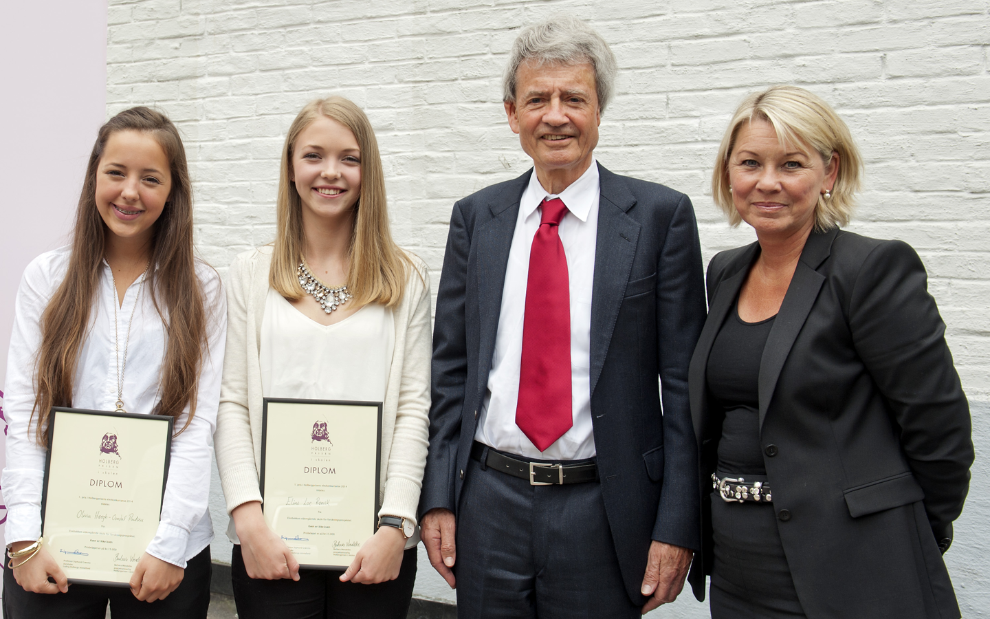 Olivia Høegh-Omdal Paulsen og Eline Loe Rønvik. Foto: Marit Hommedal / Scanpix