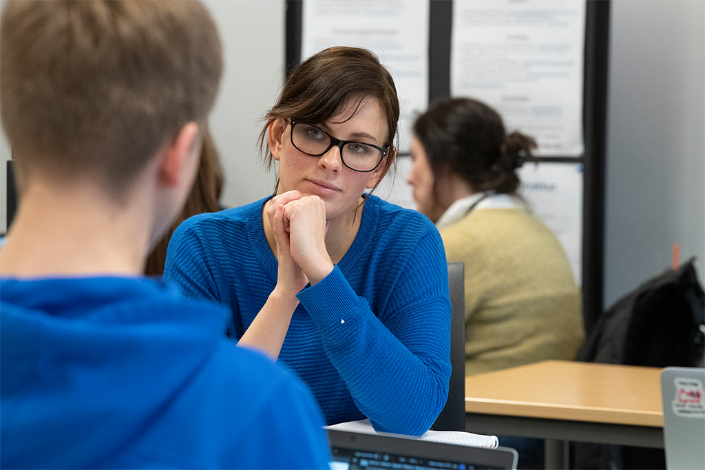 Forskarkontakt Katrine Bjerke på Bergen katedralskole. Foto: Thor Brødreskift