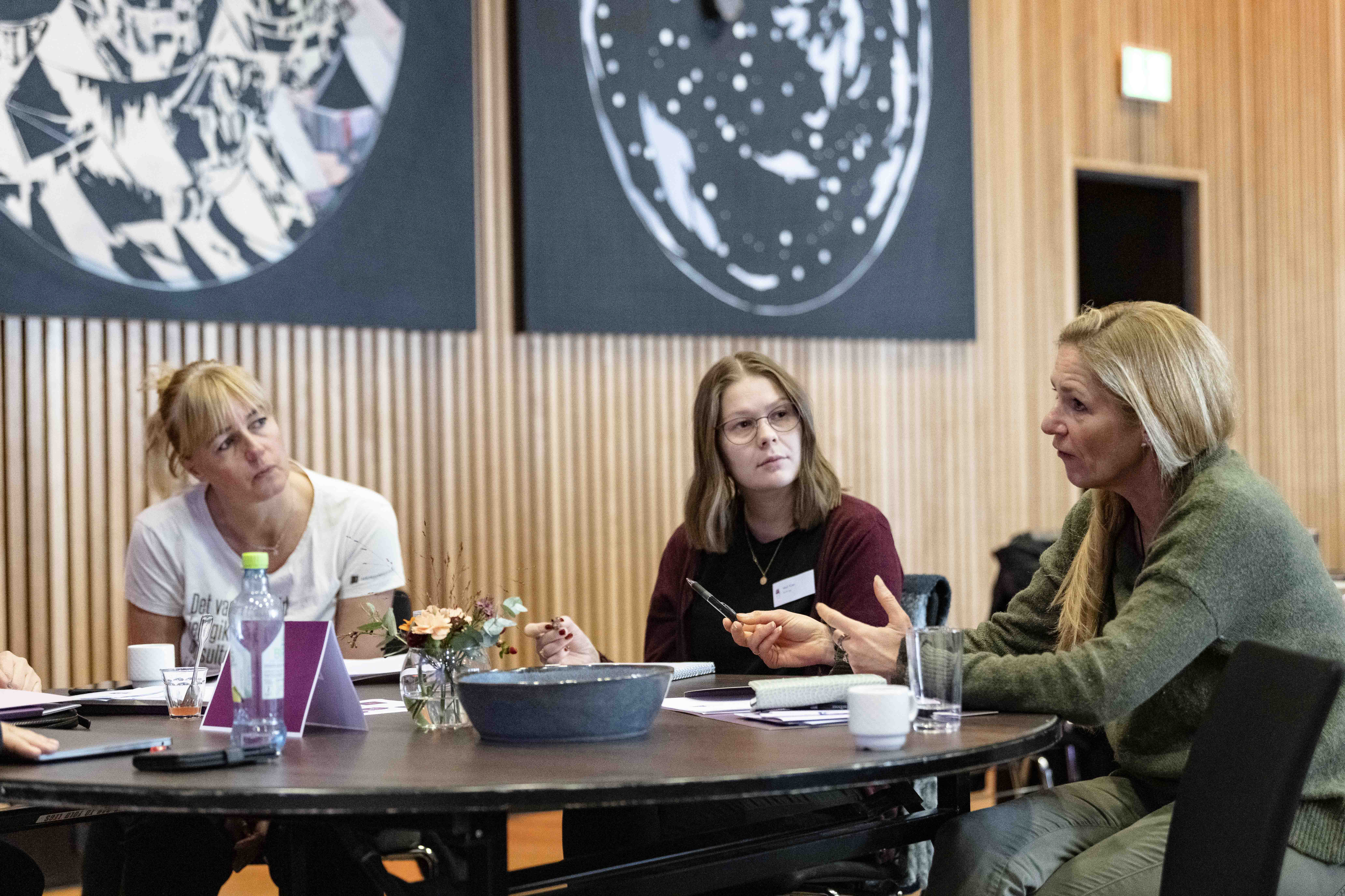 Deltakande lærarar i diskusjon på lærarseminaret i november. Foto: Thor Brødreskift Deltakande lærarar i diskusjon på lærarseminaret i november. Foto: Thor Brødreskift