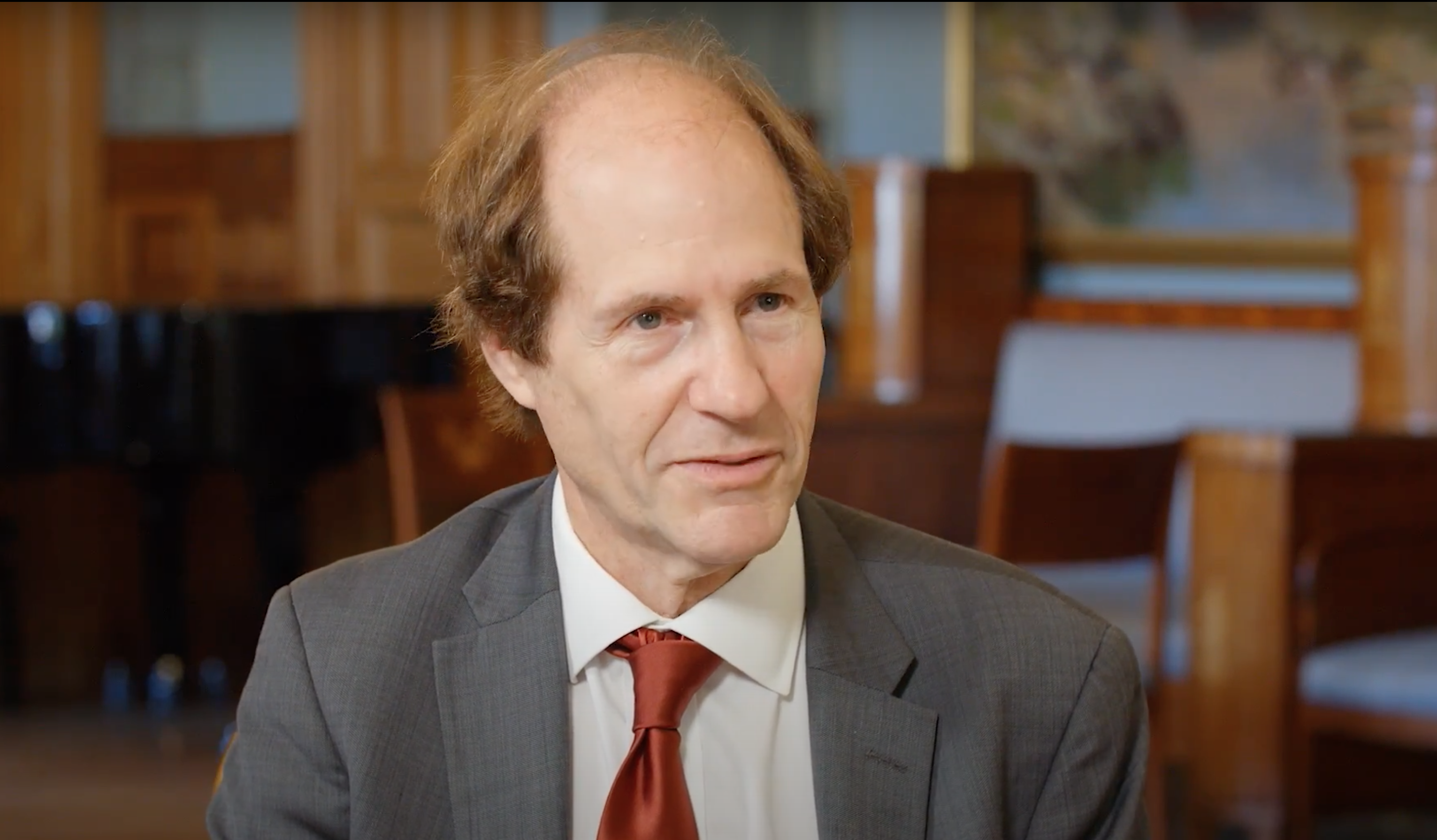 Cass Sunstein - Stillbilde frå Holbergsamtalen