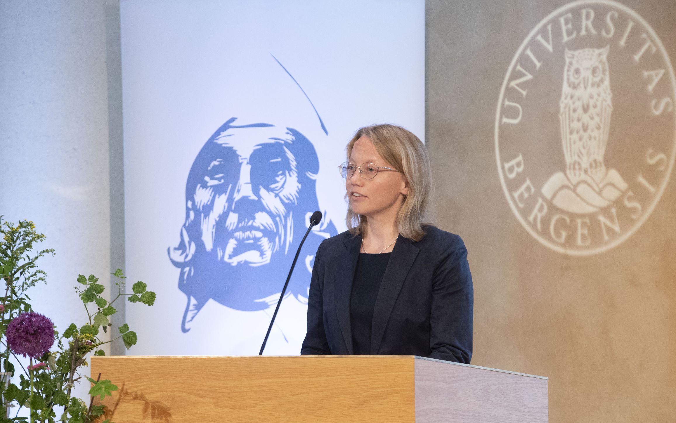 Nils Klim-prisvinner Elisa Uusimäki holder sin takketale. (Foto: Thor Brødreskift.)