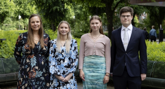 Fra venstre: Mirjam Væring- Skogrand (lærerprisvinner), Malin Eckhoff Årnes, Erika Lind-Larsen og Edvard Hove Rosenlund.