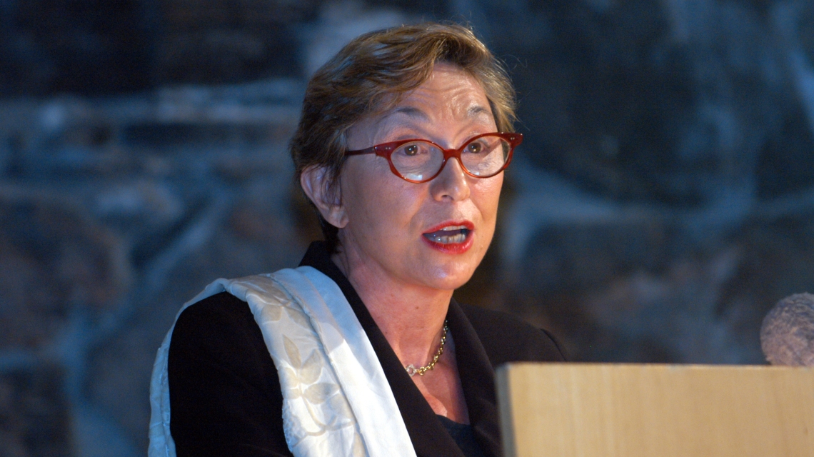 Julia Kristeva holds her Holberg Lecture in 2004. Photo: Marit Hommedal, NTB Scanpix / The Holberg Prize