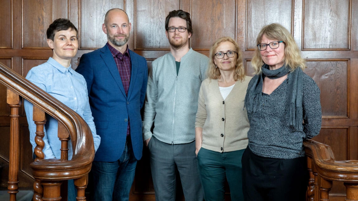 Bilete av Holbergprisen i skolen sin fagjury frå det førre fysiske jurymøtet i 2019. Foto: Thor Brødreskift