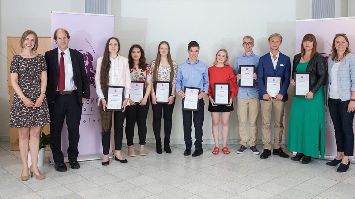 Holbergprisen i skolen-finalistar August Bjærke Estensen, Lea Rose Martinuzzi, Elin Haugum, Emilie Jensen og Adele Felicia Ellingsen-Grønningsæther under Holberguken 2018. Foto: Eivind Senneset